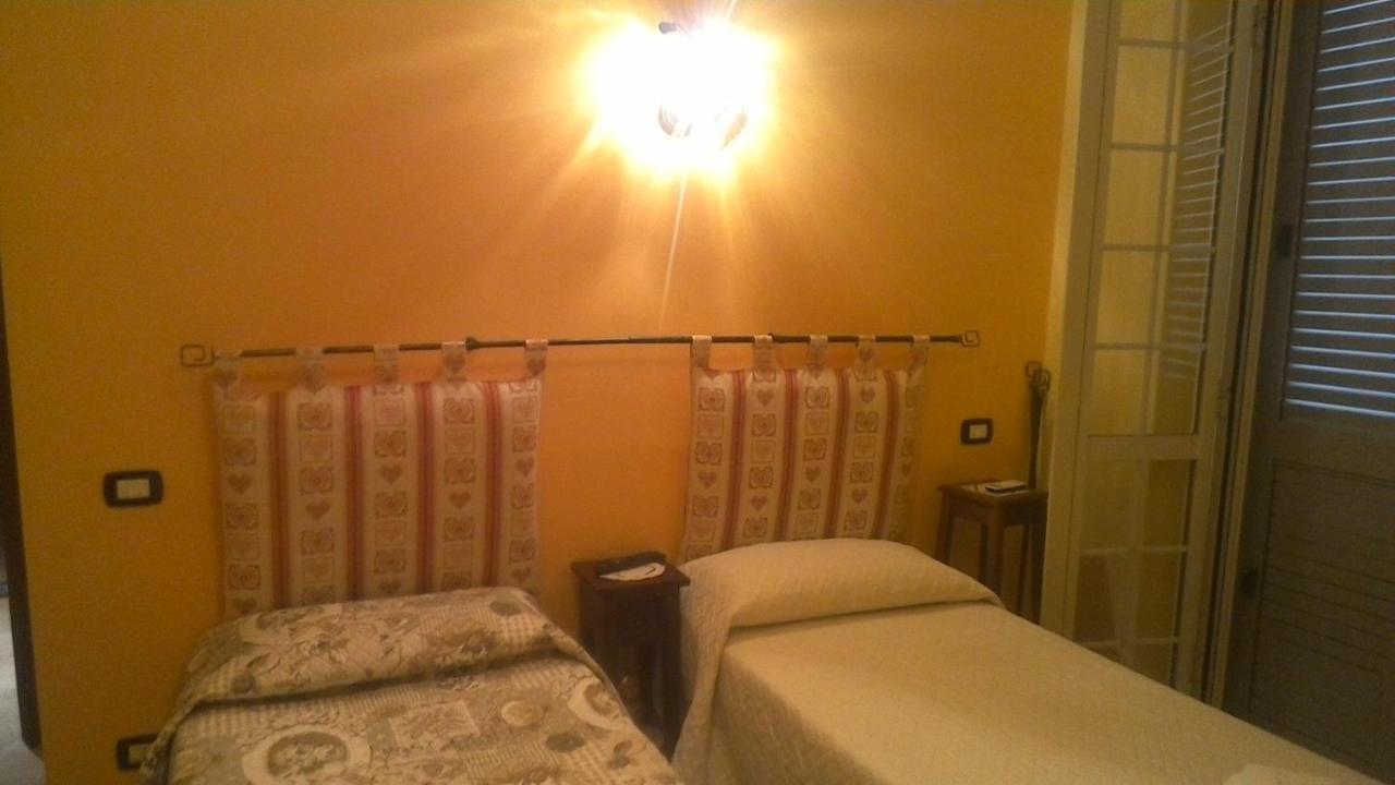La Bella Ninfa Bed & Breakfast Sermoneta Ngoại thất bức ảnh